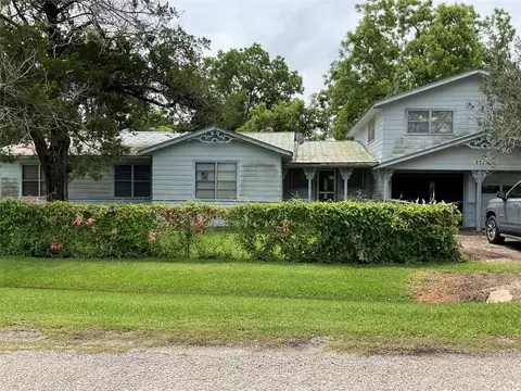 Exterior - 297 6th St E, Markham, TX 77456 photo 2 of 8