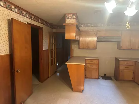Entry Way - 297 6th St E, Markham, TX 77456 photo 1 of 2