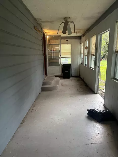 Exterior - 297 6th St E, Markham, TX 77456 photo 4 of 8