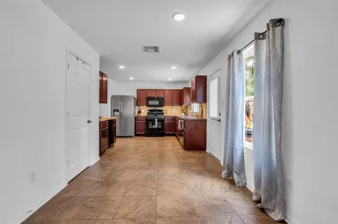 Entry Way - 16718 Warbler Dr, Conroe, TX 77385 photo 2 of 5
