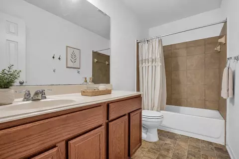 Bath - 16718 Warbler Dr, Conroe, TX 77385 photo 2 of 2