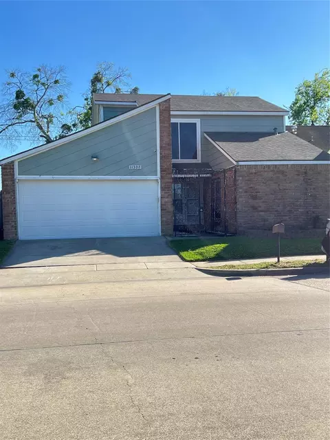 11307 Oakcenter Dr, Houston, TX 77072