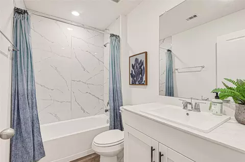 Bath - 2639 Sunset Bluff Ln, Rosenberg, TX 77471 photo 1 of 6