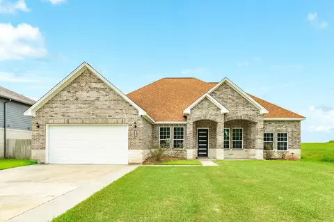 2040 Twin Lakes Blvd, West Columbia, TX 77486