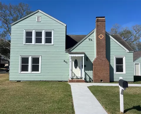 801 Avenue F, El Campo, TX 77437