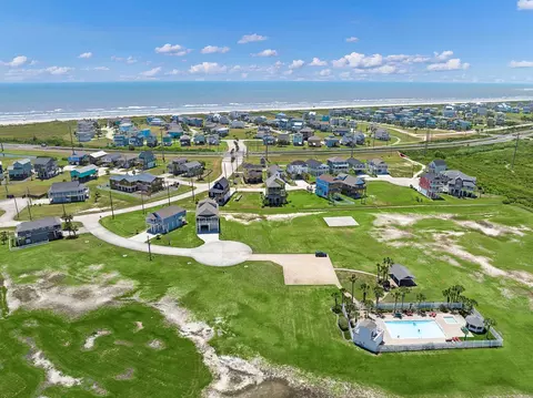 3803 Carmel Ct, Galveston, TX 77554