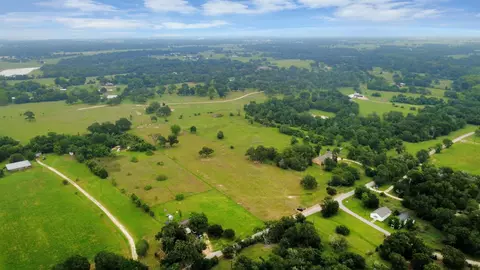 47130 Qualls Rd, Hempstead, TX 77445