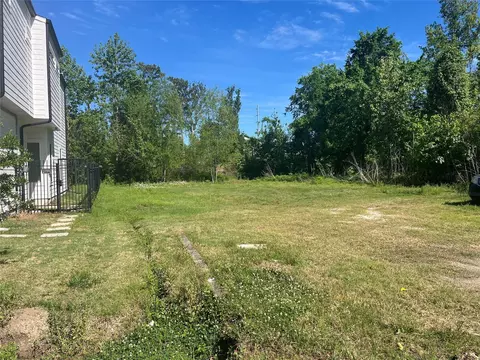 5802 Burt St, Houston, TX 77091