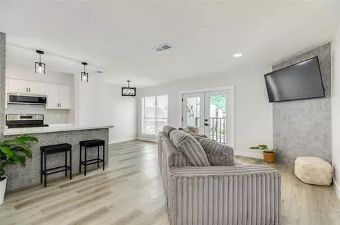 3220 69th St #F5, Galveston, TX 77551