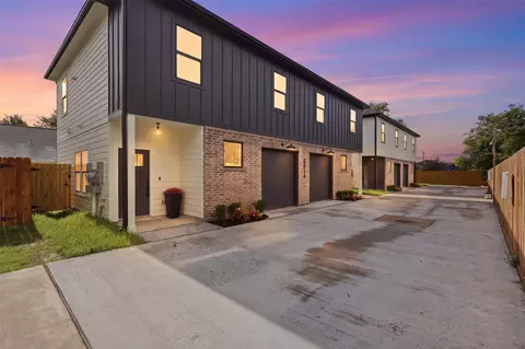 5034 Mallow St #A B, Houston, TX 77033
