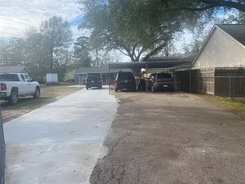 902 S Holly Ave, Cleveland, TX 77327