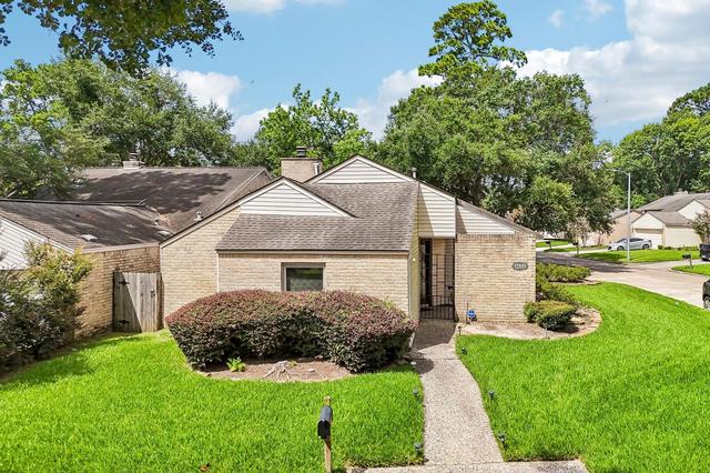 17231 Meadow Butte Dr, Houston, TX 77090