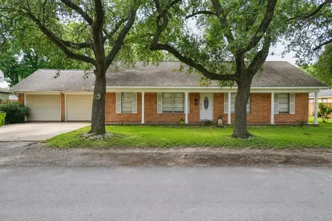 1211 Alamo St, Rosenberg, TX 77471