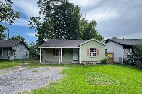 4310 Harding Dr, Beaumont, TX 77703