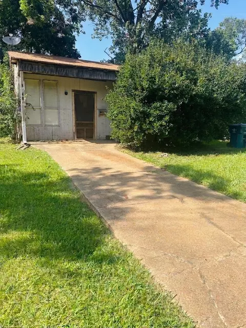 1605 W Johnson St, Denison, TX 75020
