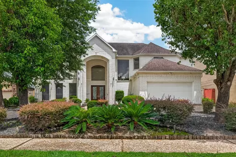 8110 Fondren Lake Dr, Houston, TX 77071