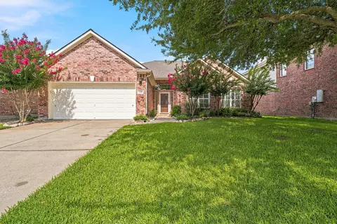 539 Green Cedar Dr, League City, TX 77573