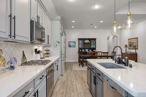 Kitchen - 2 Muthill Cir, Conroe, TX 77304 photo 3 of 3