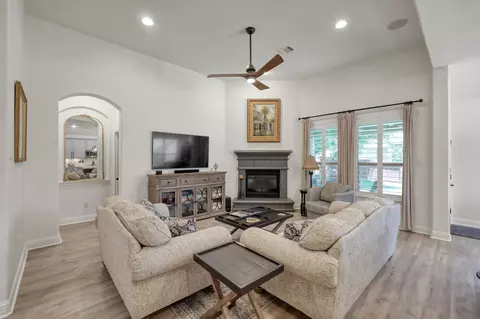 Living - 2 Muthill Cir, Conroe, TX 77304 photo 2 of 3