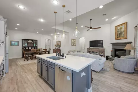Kitchen - 2 Muthill Cir, Conroe, TX 77304 photo 2 of 3