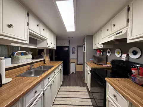 Kitchen - 161 E Waltz Ln, Trinity, TX 75862 photo 2 of 2