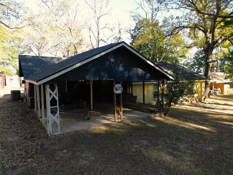 Exterior - 161 E Waltz Ln, Trinity, TX 75862 photo 3 of 11