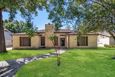 3815 Plum Hollow Dr, Houston, TX 77059