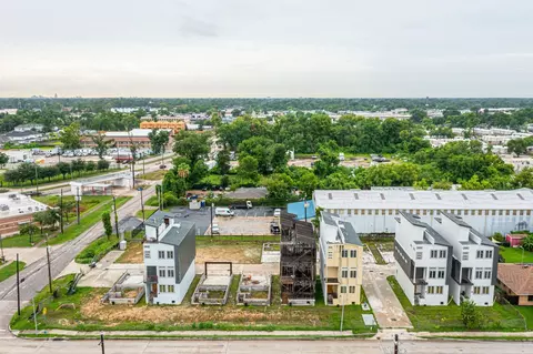 302 W Hamilton St, Houston, TX 77091