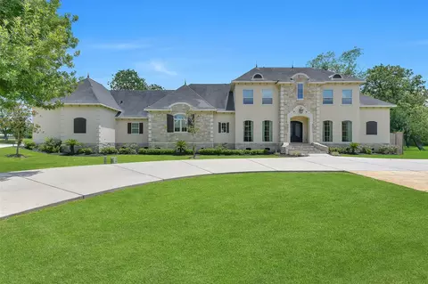 2901 Green Tee Dr, Pearland, TX 77581