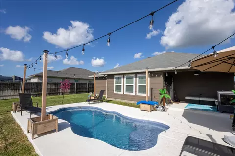 202 Quarry Ln, Cuero, TX 77954