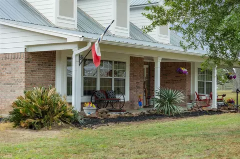 1089 Club Ln, Columbus, TX 78934