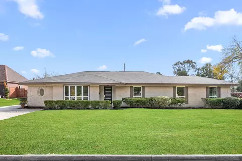 6934 Heron Dr, Houston, TX 77087