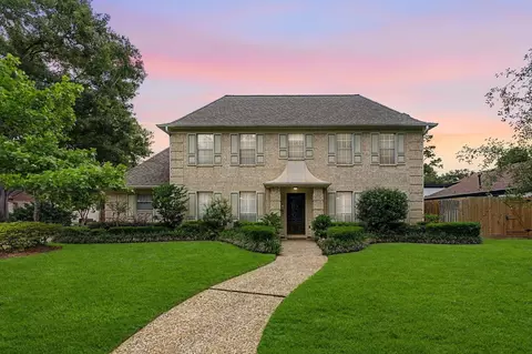 2610 Shadowdale Dr, Houston, TX 77043