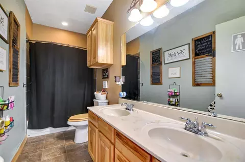 Bath - 12712 Nicholson Rd, Conroe, TX 77303 photo 4 of 4