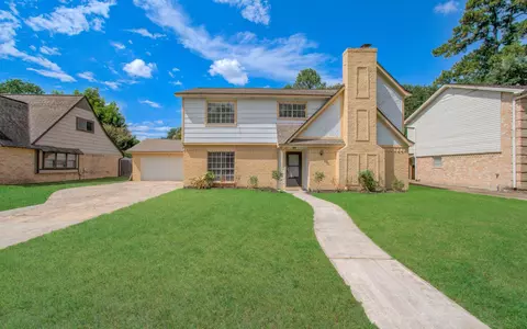 7522 Fernbrook Ln, Houston, TX 77070