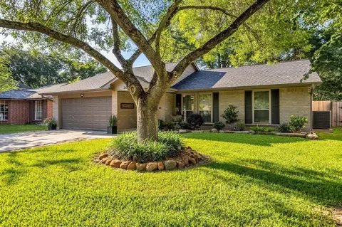 2627 Clear Ridge Dr, Kingwood, TX 77339