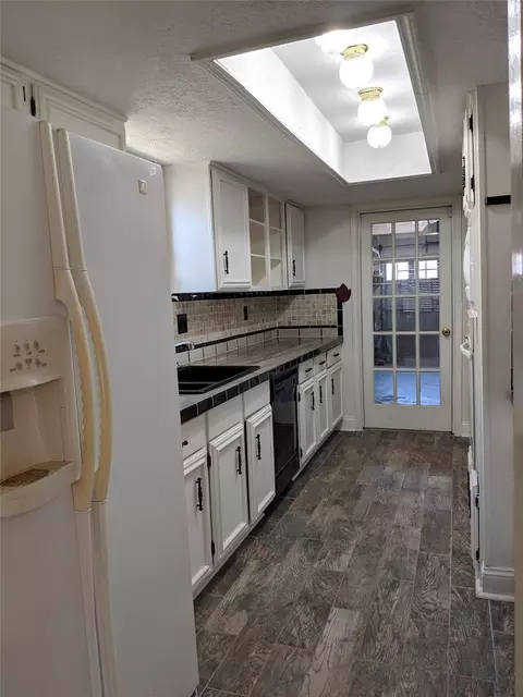Kitchen - 5519 Birchgate Dr, Spring, TX 77373 photo 2 of 3