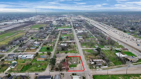 2401 Jensen Dr, Houston, TX 77026