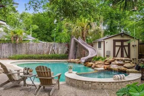 330 Welford Ln, Highlands, TX 77562