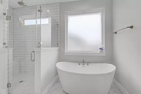 Bath - 3555 Chantilly Path, Bryan, TX 77808 photo 2 of 5
