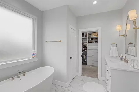 Bath - 3555 Chantilly Path, Bryan, TX 77808 photo 3 of 5