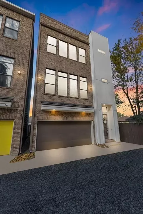 209 Burr St #D, Houston, TX 77011