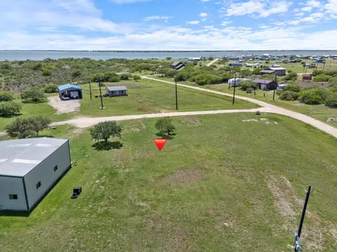 24 Eel Ct, Palacios, TX 77465 photo 2