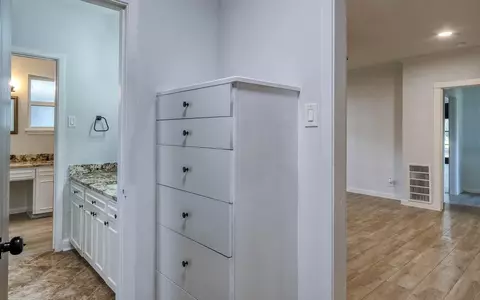 Entry Way - 20515 Kickapoo Rd, Waller, TX 77484 photo 3 of 5