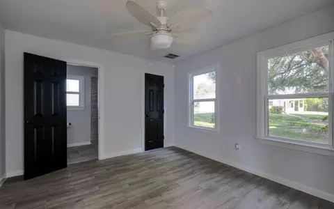 Bedroom - 20515 Kickapoo Rd, Waller, TX 77484 photo 4 of 9