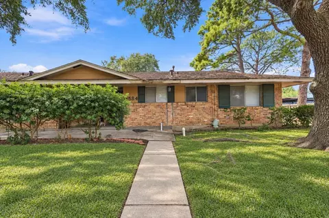 16584 Buccaneer Ln, Houston, TX 77062