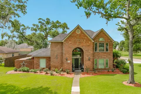 52 Chesswood Ct, Lake Jackson, TX 77566