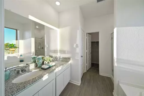 Bath - 16788 Needlepoint Dr, Conroe, TX 77302 photo 2 of 4
