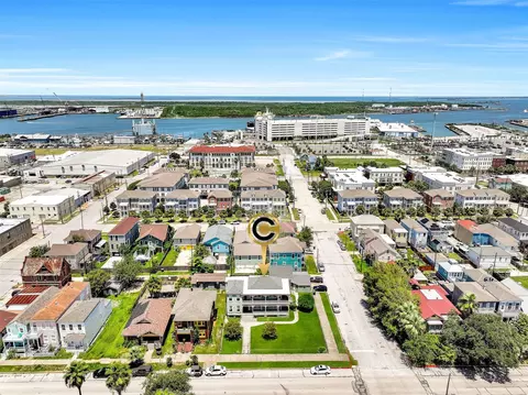 1704 Market St, Galveston, TX 77550