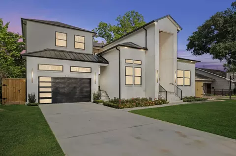 811 Woodstock, Bellaire, TX 77401